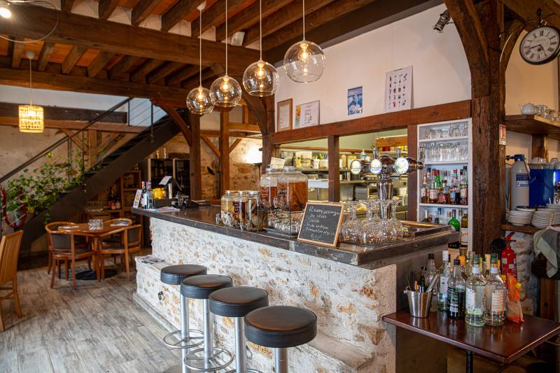 Bienvenue au restaurant L' Artiste à Vaux-le-Pénil, près de Melun